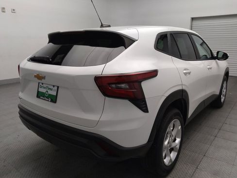 Used 2024 Chevrolet Trax LS w/ LS Convenience Package FWD image 9