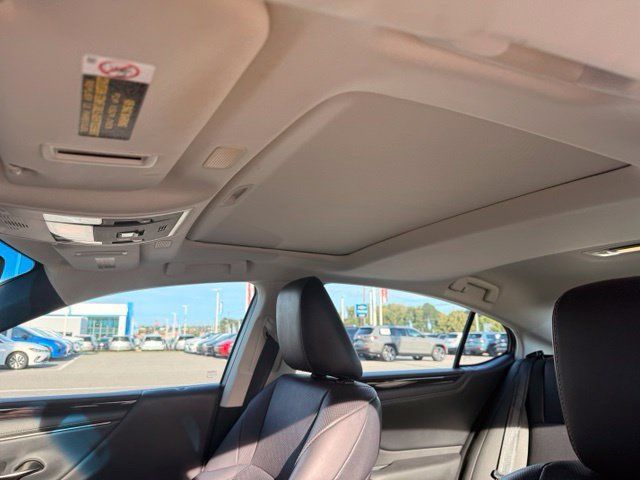 Used 2019 Lexus ES 350 w/ Premium Package FWD image 11