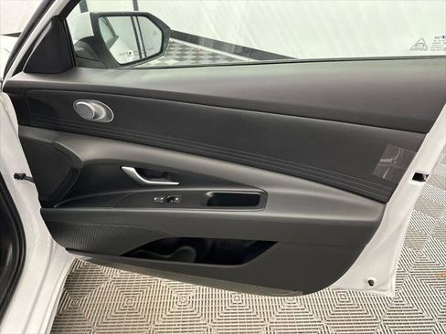 New 2026 Hyundai Elantra SE FWD image 14