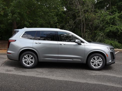 New 2025 Cadillac XT6 Luxury image 7