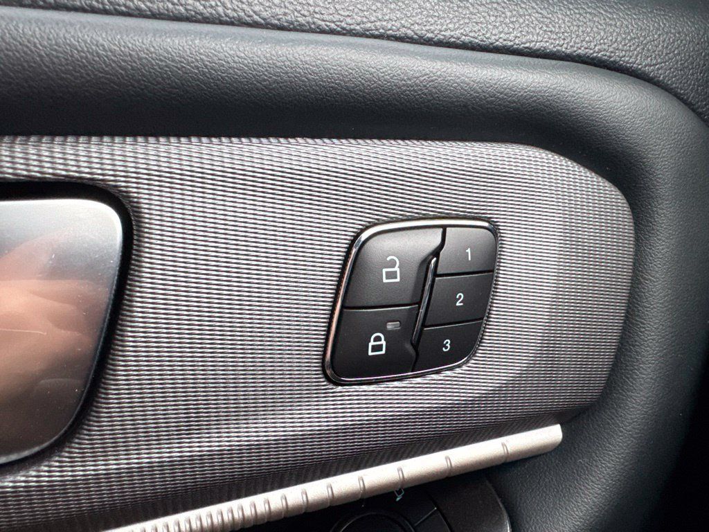 Used 2025 Ford Explorer ST AWD/4WD image 6