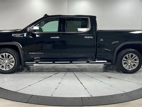 Used 2022 GMC Sierra 1500 Denali image 8