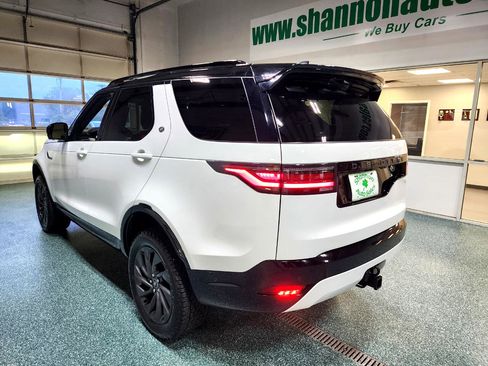 Used 2022 Land Rover Discovery S R-Dynamic image 9