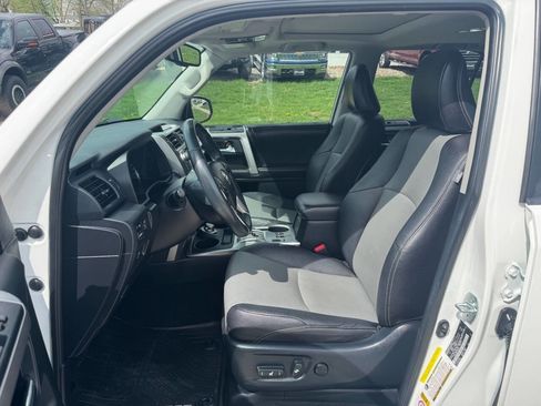 Used 2016 Toyota 4Runner SR5 Premium AWD/4WD image 10