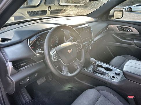 Used 2023 Chevrolet Traverse LT w/ Rear Camera Mirror Package image 10