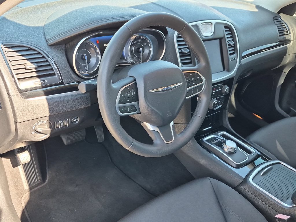 Used 2023 Chrysler 300 Touring w/ Sport Appearance Package RWD image 10