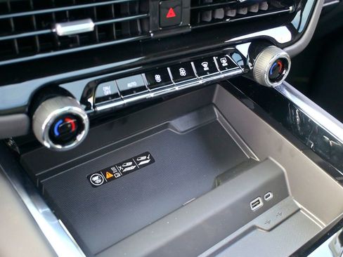 Used 2026 Chevrolet Suburban Premier w/ Sun And Tow Package image 9