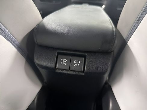 Used 2020 Toyota Prius Prime XLE FWD image 21