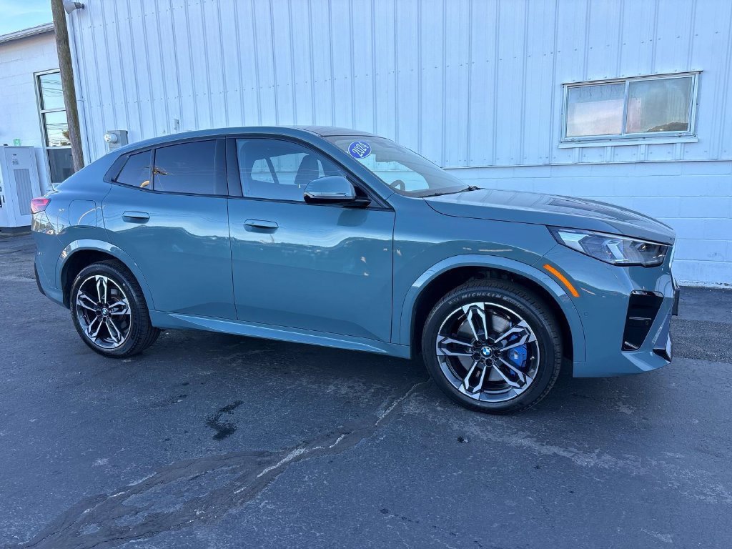 Used 2024 BMW X2 xDrive28i w/ M Sport Package AWD/4WD image 6