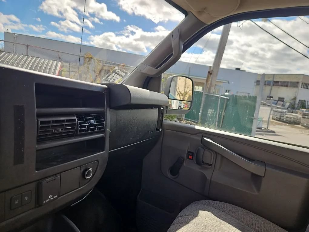 Used 2020 Chevrolet Express 3500 RWD image 15
