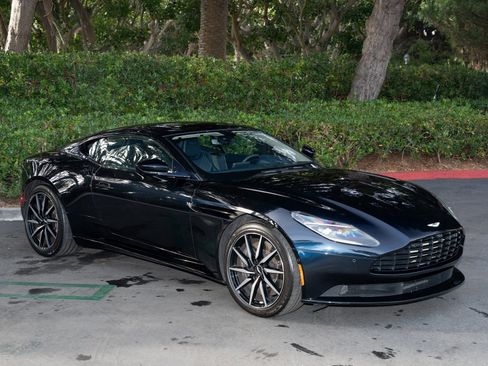 Used 2020 Aston Martin DB11 Coupe image 1