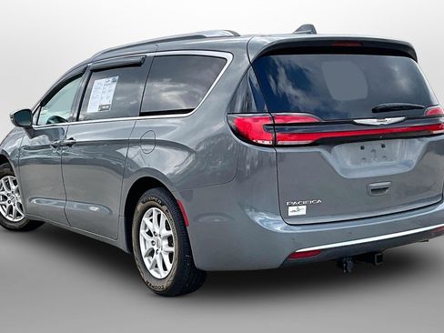 Used 2021 Chrysler Pacifica Touring-L image 9