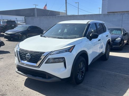 Used 2023 Nissan Rogue S FWD image 2