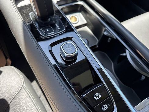 New 2025 Volvo V90 B6 Cross Country Plus w/ Protection Package Premier image 28