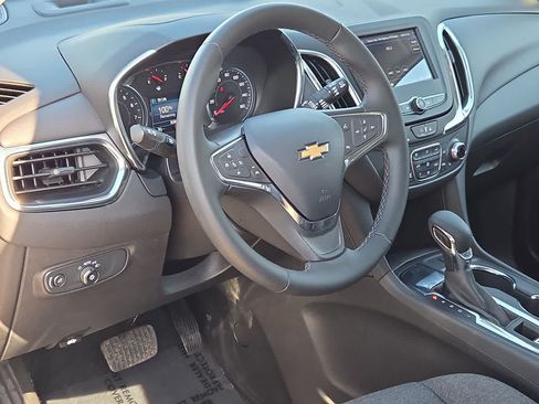 Used 2024 Chevrolet Equinox LT FWD image 10