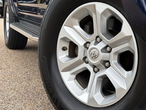 Used 2018 Toyota 4Runner SR5 RWD image 2