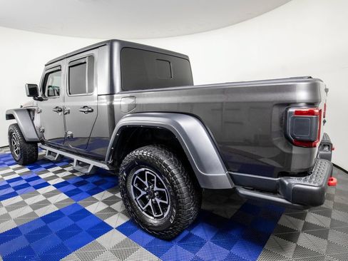 Used 2024 Jeep Gladiator Rubicon w/ Technology Group AWD/4WD image 9