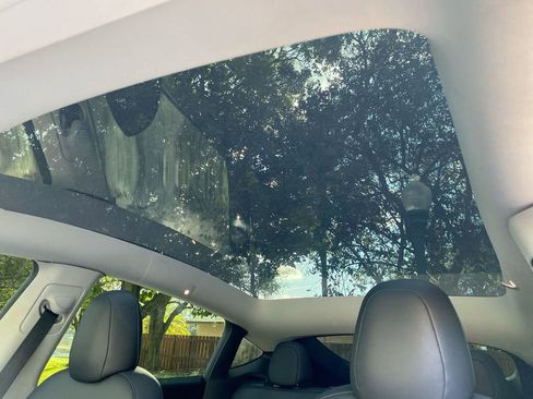 Used 2022 Tesla Model Y Performance image 12