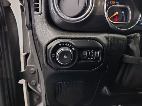 Used 2020 Jeep Wrangler Unlimited Sahara AWD/4WD image 40