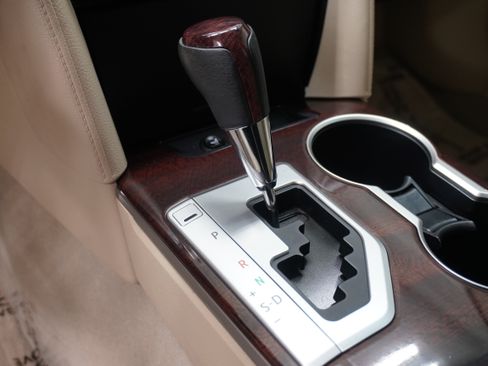 Used 2014 Toyota Camry XLE FWD image 22
