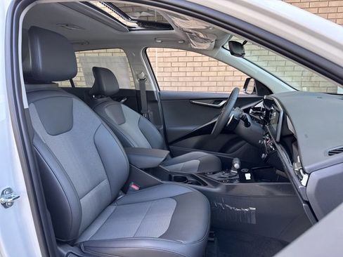 New 2025 Kia Niro EX Touring image 18