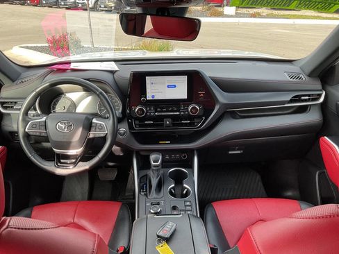 Used 2023 Toyota Highlander XSE image 28