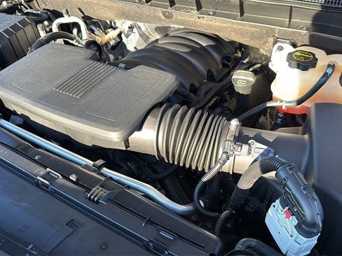 Used 2024 Chevrolet Tahoe Z71 w/ Luxury Package image 25