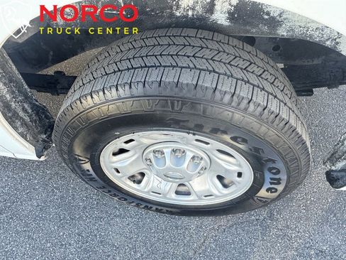 Used 2019 Nissan NV 2500 SV image 15