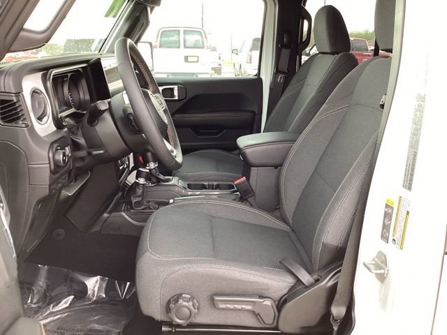 Used 2024 Jeep Wrangler Unlimited Sahara AWD/4WD image 10