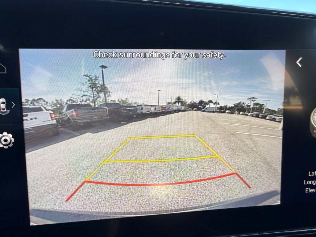 Used 2024 Hyundai Elantra SEL FWD image 24