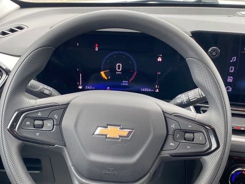 Certified 2025 Chevrolet TrailBlazer LT w/ Driver Confidence Package FWD image 8