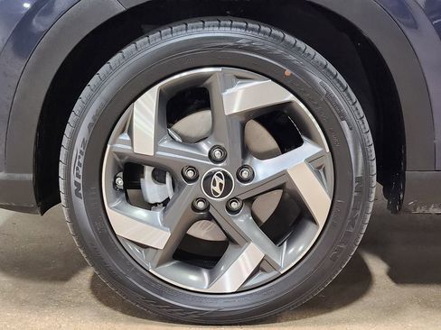 Used 2021 Hyundai Venue FWD image 26