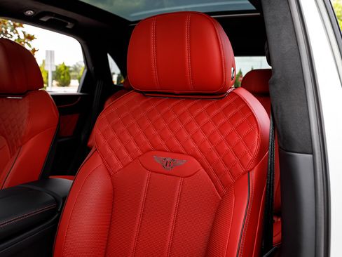 Certified 2023 Bentley Bentayga AWD/4WD image 30