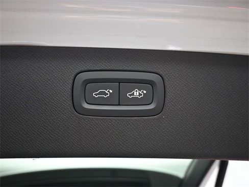 Used 2023 Volvo XC90 B5 Plus image 32