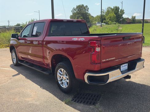Used 2024 Chevrolet Silverado 1500 LT AWD/4WD image 7