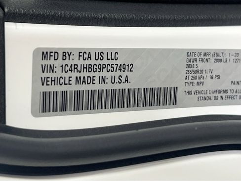 Used 2023 Jeep Grand Cherokee Limited w/ Black Appearance Package image 31