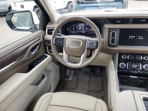Used 2023 GMC Yukon XL Denali AWD/4WD image 12