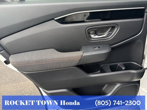 Used 2024 Honda Pilot Sport image 14