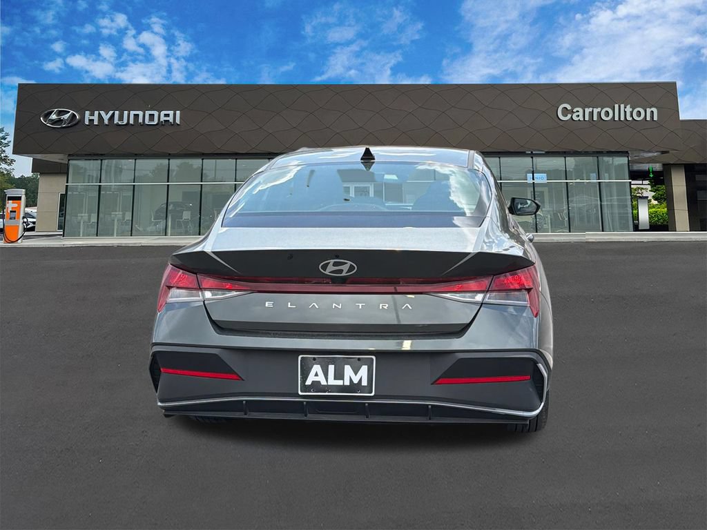 Used 2024 Hyundai Elantra SEL FWD image 6