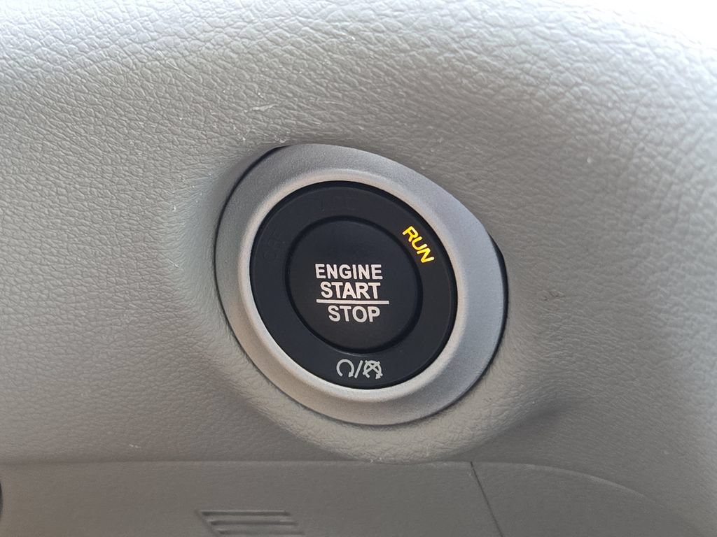 Used 2024 Chrysler Pacifica Touring-L FWD image 22