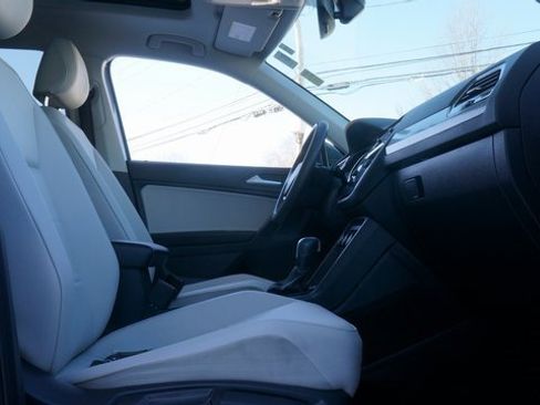 Certified 2021 Volkswagen Tiguan SE w/ Panoramic Sunroof Package image 53