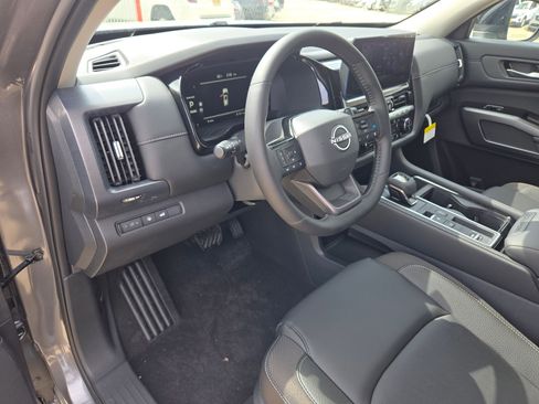 New 2026 Nissan Pathfinder SL FWD image 10