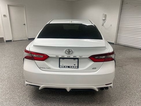 Used 2021 Toyota Camry SE image 6