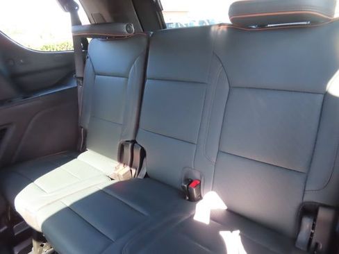 Used 2025 GMC Yukon AT4 w/ AT4 Premium Plus Package AWD/4WD image 44