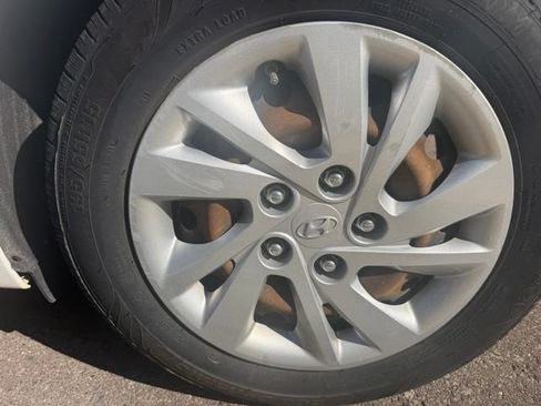 Used 2019 Hyundai Elantra SE FWD image 11