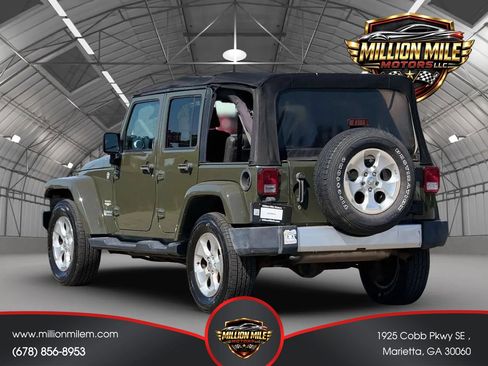 Used 2015 Jeep Wrangler Unlimited Sahara w/ Connectivity Group AWD/4WD image 10