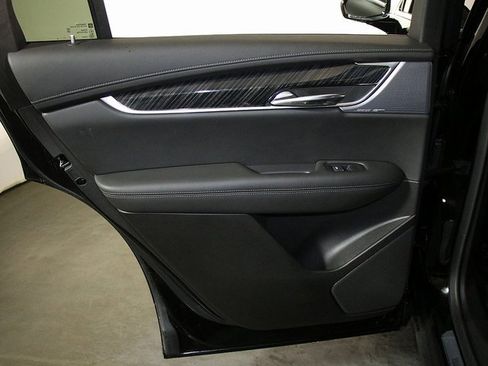 Used 2024 Cadillac XT6 Premium Luxury image 28