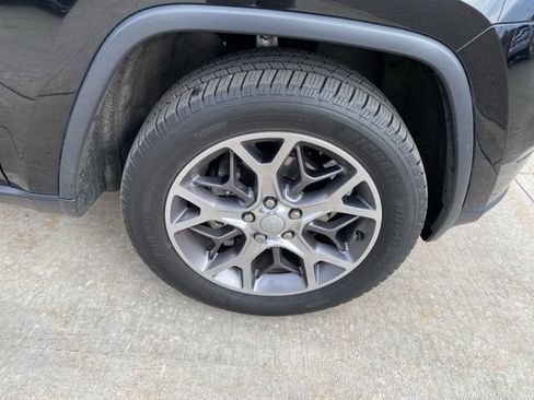 Used 2020 Jeep Grand Cherokee Limited image 16