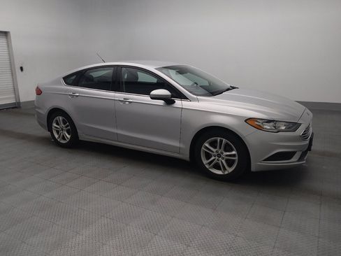 Used 2018 Ford Fusion SE w/ Fusion SE Technology Package FWD image 11