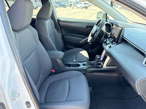 Used 2024 Toyota Corolla Cross LE AWD/4WD image 17